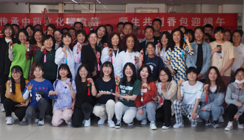 0aa8f8ae604942a79dd62536dd681d1d.jpg 制香包4.jpg